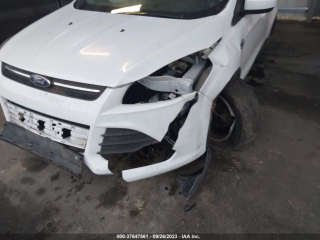 1FMCU9GX4FUC28749 Ford ESCAPE SE