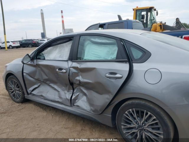 3KPF54AD7NE479746 KIA Forte Gt-line