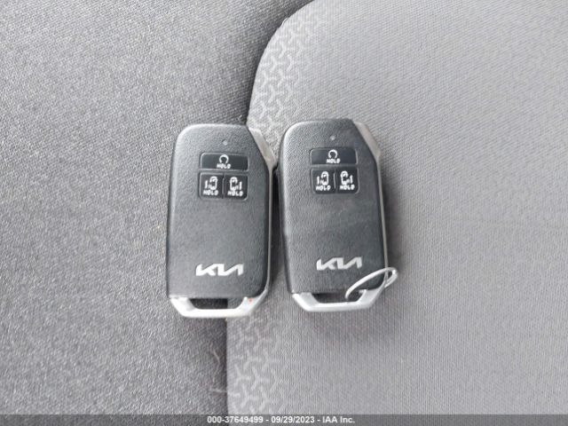KNDNB4H36N6072136 KIA Carnival Lx