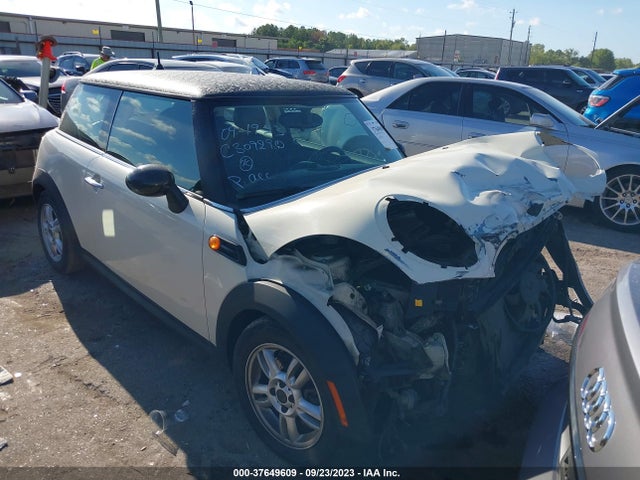 2011 MINI COOPER HARDTOP WMWSU3C55BT093425 Photo 0