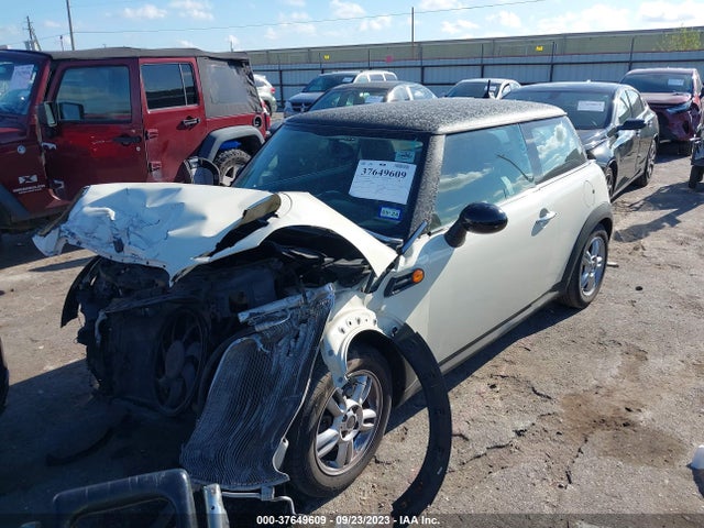 2011 MINI COOPER HARDTOP WMWSU3C55BT093425 Photo 1