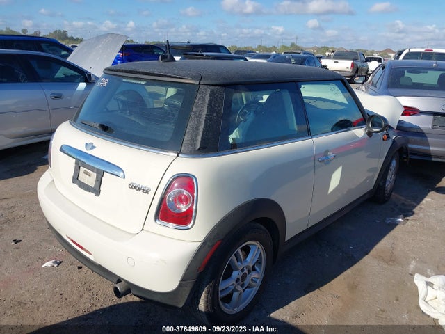 2011 MINI COOPER HARDTOP WMWSU3C55BT093425 Photo 3