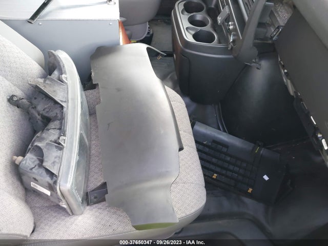 Chevrolet EXPRESS CARGO VAN 2019 1GCWGAFP6K1309890 Image 12