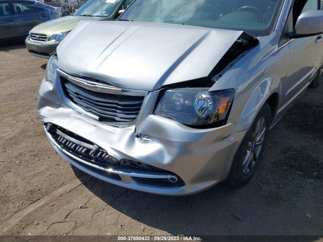 2C4RC1HGXFR520615 Chrysler Town & Country S