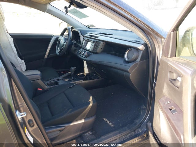 2018 TOYOTA RAV4 JTMBFREVXJJ246372 Photo 4
