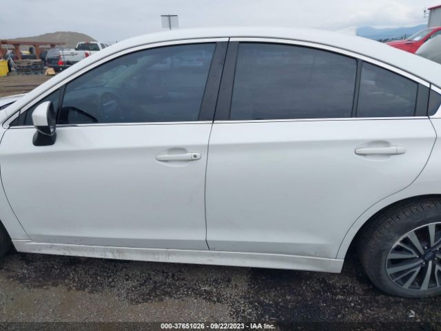 4S3BNAC63J3028875 Subaru Legacy Premium