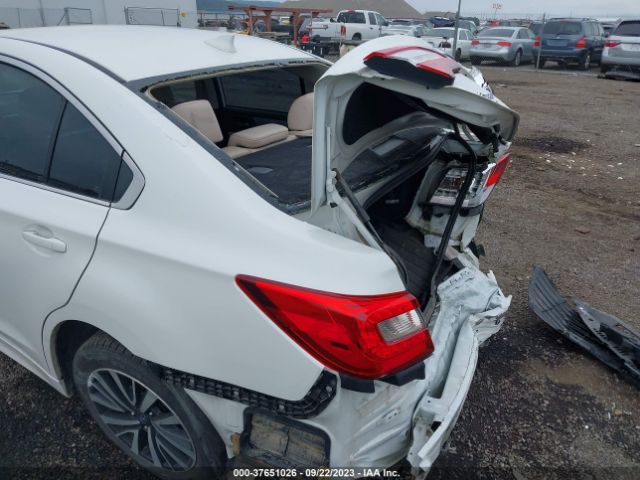 4S3BNAC63J3028875 Subaru Legacy Premium