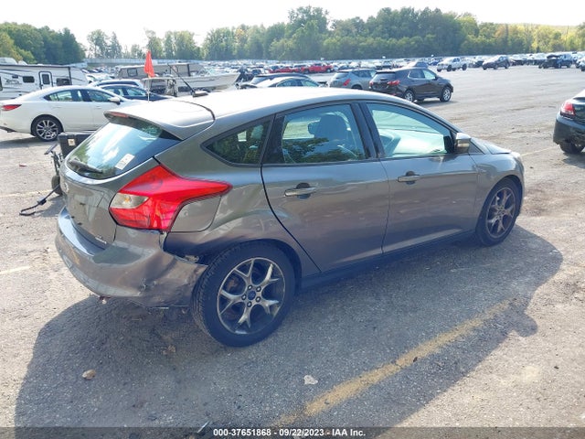 Ford FOCUS SE 2014 1FADP3K28EL253429 Image 4