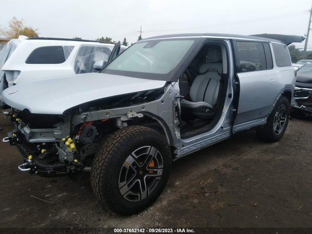 Rivian R1s Adventure 2023 7PDSGABA4PN012562 Image 2