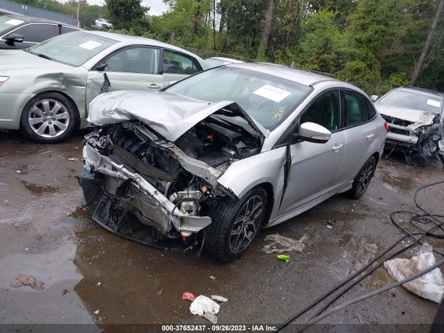 Ford FOCUS SE 2016 1FADP3F22GL304971 Image 2