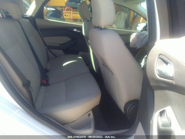 1FADP3K27HL231703 Ford FOCUS SE