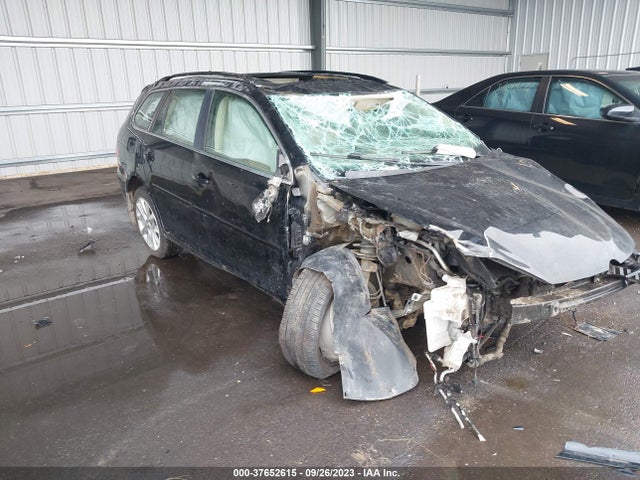 2013 VOLKSWAGEN JETTA SPORTWAGEN TDI W/SUNROOF & NAV VIN: 3VWPL7AJ3DM692423