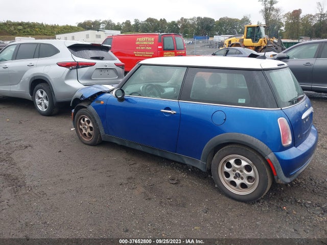2005 MINI COOPER HARDTOP WMWRC33565TJ73354 Photo 2
