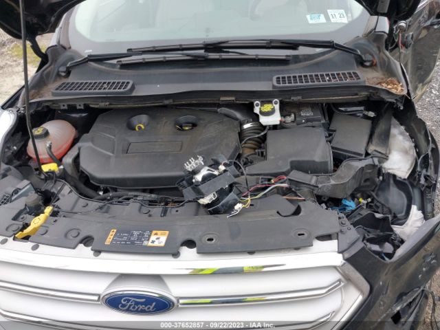 1FMCU9J9XJUC00411 Ford Escape Titanium