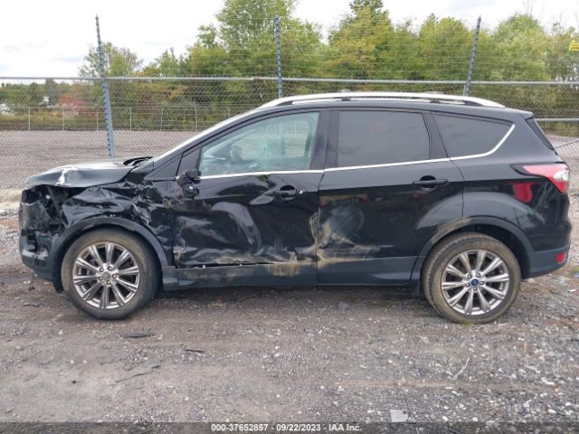 1FMCU9J9XJUC00411 Ford Escape Titanium