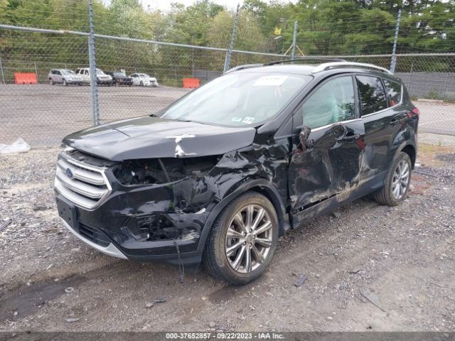 1FMCU9J9XJUC00411 Ford Escape Titanium