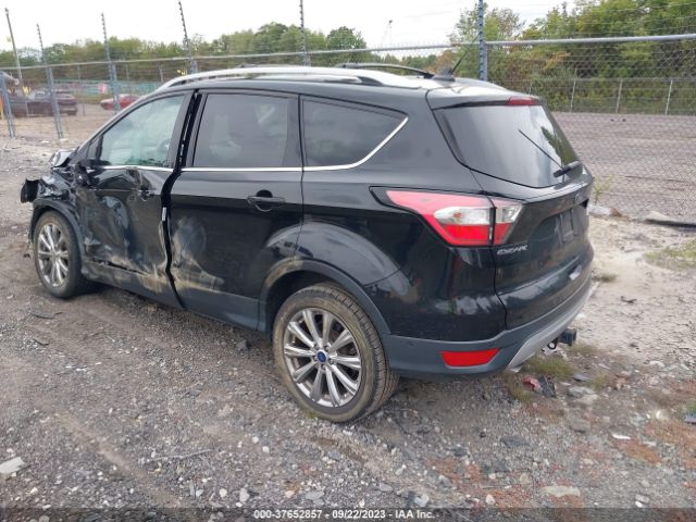 1FMCU9J9XJUC00411 Ford Escape Titanium
