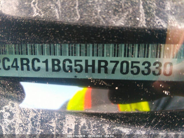 2C4RC1BG5HR705330 Chrysler Pacifica Touring-l
