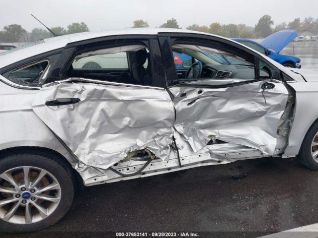 3FA6P0H70HR253702 Ford FUSION SE