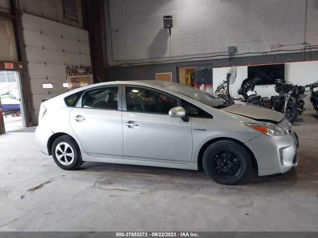 Toyota Prius Four 2015 JTDKN3DU6F0449345 Image 5