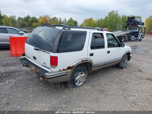 1999 CHEVROLET BLAZER LS VIN: 1GNDT13W8X2108810