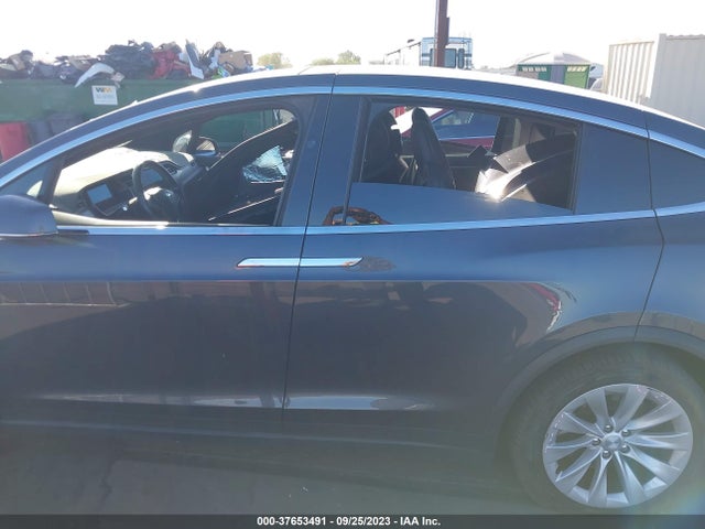 Tesla Model X 90d/75d/100d 2017 5YJXCBE29HF061260 Image 13