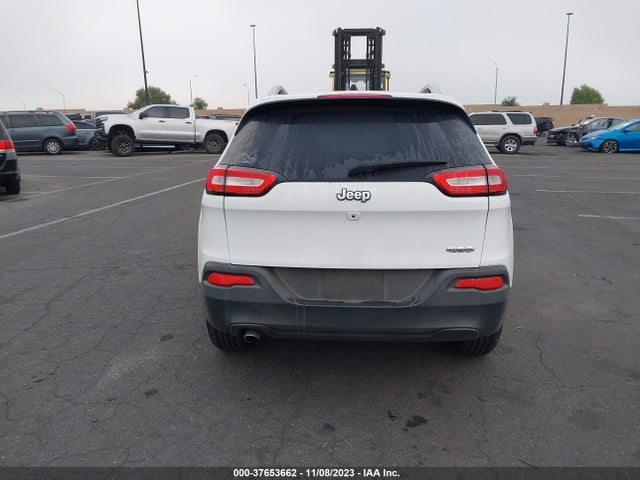 1C4PJLCB3GW329485 Jeep Cherokee Latitude