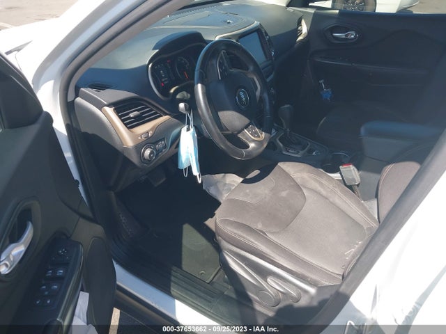 1C4PJLCB3GW329485 Jeep Cherokee Latitude