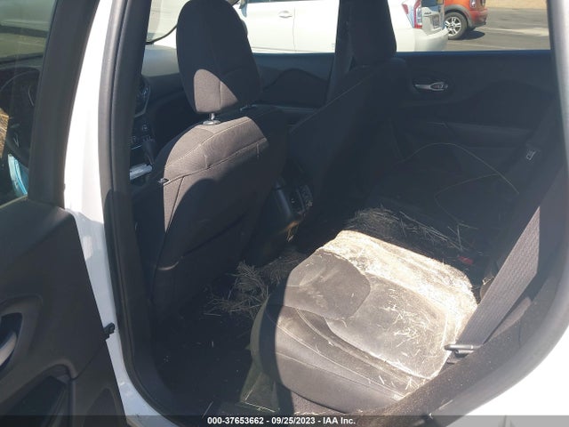 1C4PJLCB3GW329485 Jeep Cherokee Latitude