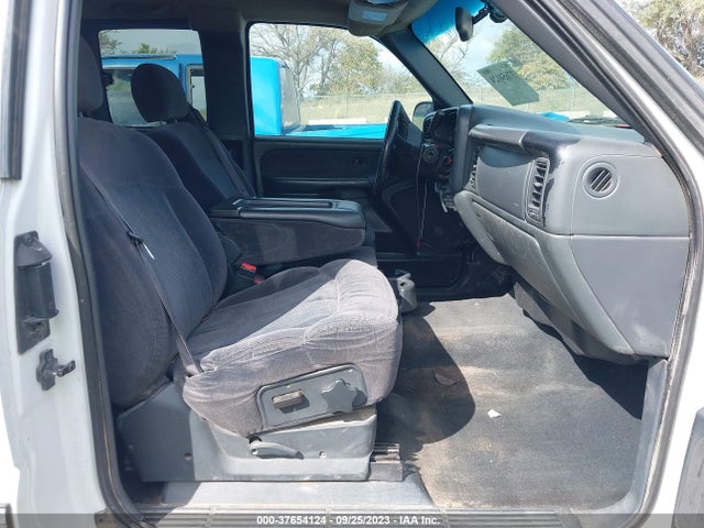 2002 CHEVROLET SILVERADO 1500 LS VIN: 2GCEK19T821215443