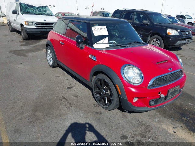 2011 MINI COOPER HARDTOP S VIN: WMWSV3C52BTY21960