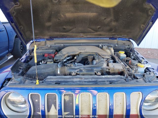 1C4HJXEG2JW213352 Jeep Wrangler Unlimited Sahara