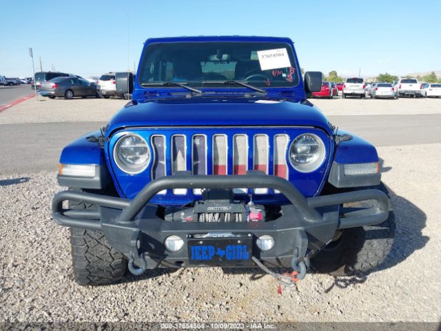 1C4HJXEG2JW213352 Jeep Wrangler Unlimited Sahara