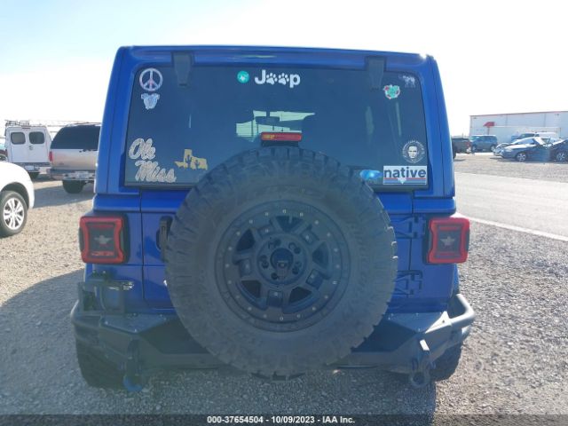 1C4HJXEG2JW213352 Jeep Wrangler Unlimited Sahara