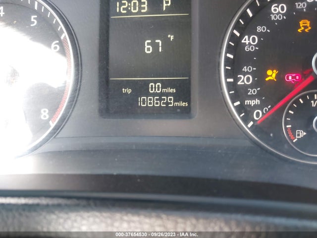 1VWAT7A34FC083143 Volkswagen Passat 1.8t Limited Edition