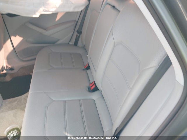 1VWAT7A34FC083143 Volkswagen Passat 1.8t Limited Edition