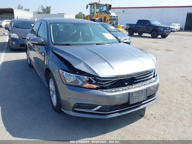 1VWAT7A35GC048354 Volkswagen Passat 1.8t S