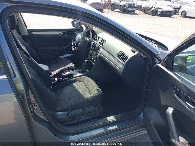 1VWAT7A35GC048354 Volkswagen Passat 1.8t S