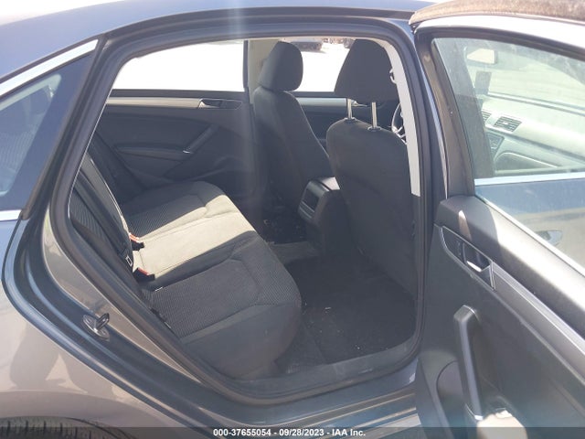 1VWAT7A35GC048354 Volkswagen Passat 1.8t S