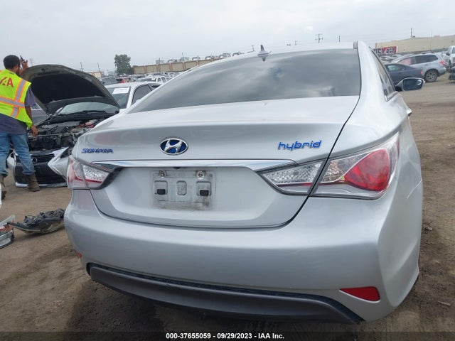 Hyundai SONATA HYBRID 2015 KMHEC4A46FA138209 Image 16