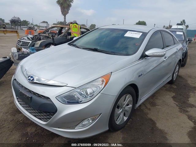 Hyundai SONATA HYBRID 2015 KMHEC4A46FA138209 Image 2