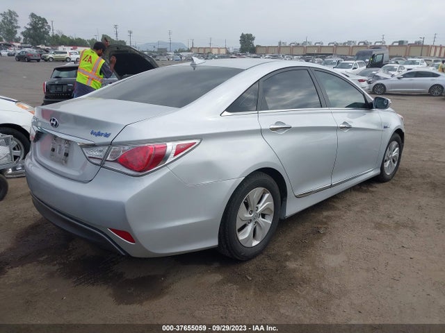 Hyundai SONATA HYBRID 2015 KMHEC4A46FA138209 Image 4