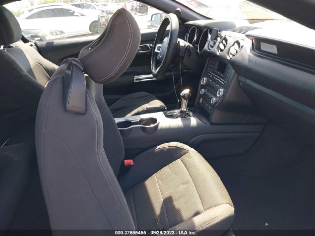 1FATP8EM6F5382264 Ford Mustang V6