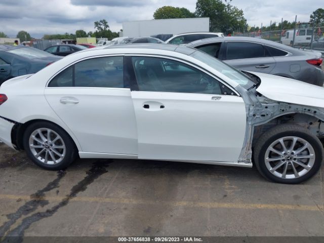 WDD3G4EB8KW003440 Mercedes-Benz A-class A 220