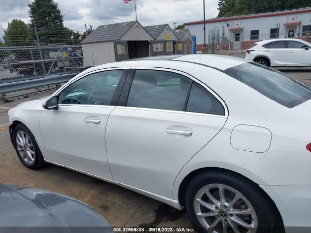 WDD3G4EB8KW003440 Mercedes-Benz A-class A 220