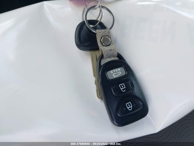 2013 HYUNDAI ELANTRA LIMITED VIN: KMHDH4AE9DU506674