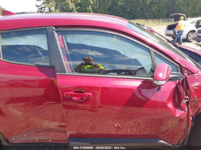 Toyota C-HR XLE 2018 NMTKHMBX6JR020303 Image 14
