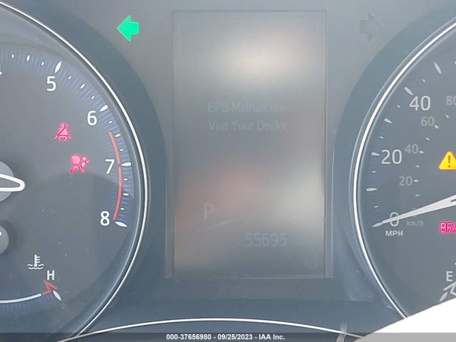 Toyota C-HR XLE 2018 NMTKHMBX6JR020303 Image 16