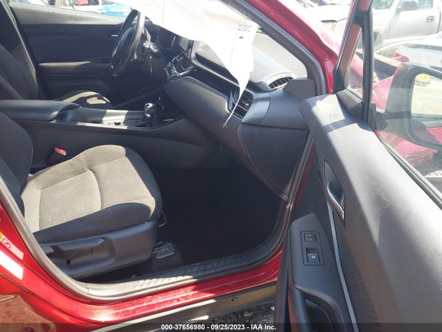 Toyota C-HR XLE 2018 NMTKHMBX6JR020303 Image 5