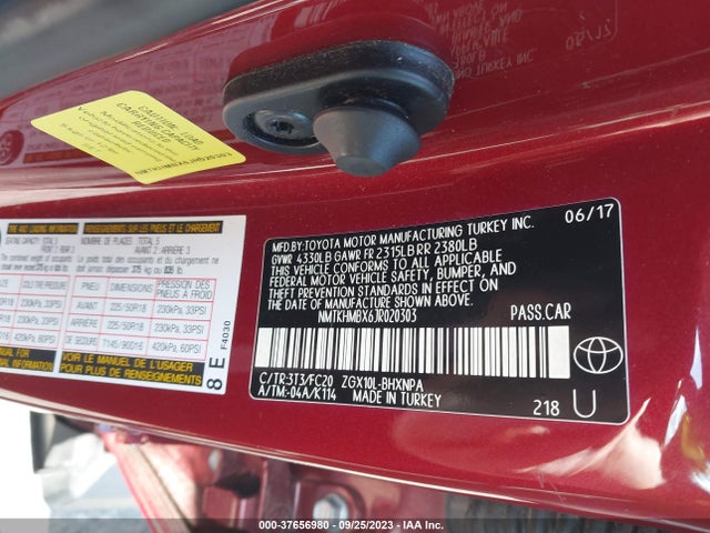 Toyota C-HR XLE 2018 NMTKHMBX6JR020303 Image 9